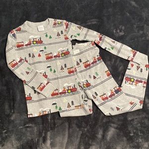 Hanna Andersson woodland animal train pajamas, size 120cm/US 6-7